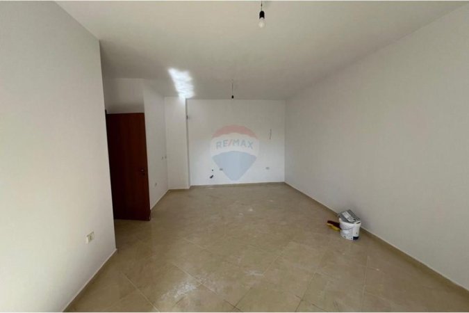Tirane, shitet apartament 1+1 , 82.000 € (Yzberisht)
