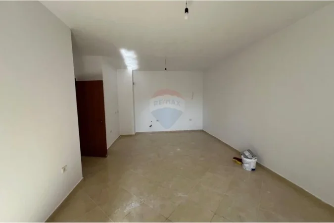 Tirane, shitet apartament 1+1 , 82.000 € (Yzberisht)