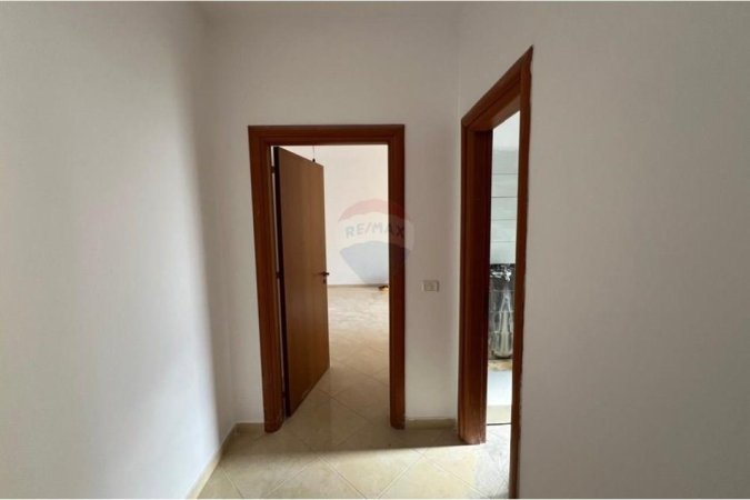 Tirane, shitet apartament 1+1 , 82.000 € (Yzberisht)
