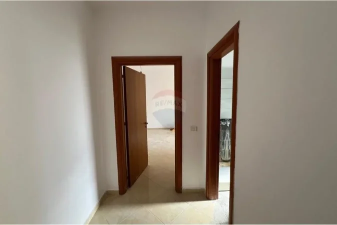 Tirane, shitet apartament 1+1 , 82.000 € (Yzberisht)