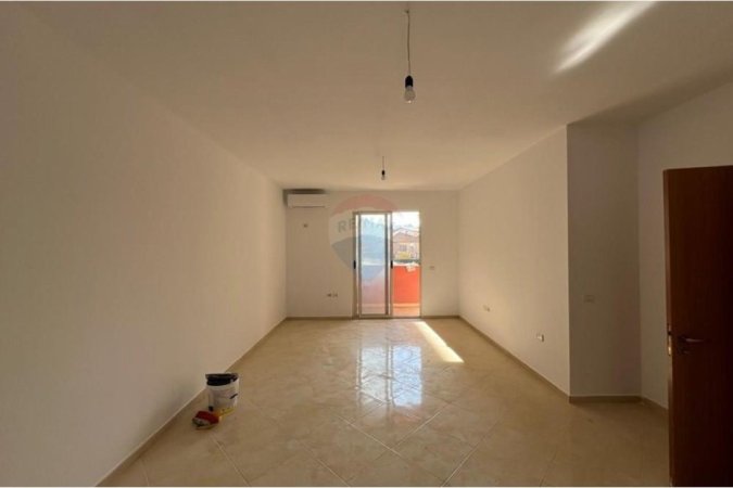 Tirane, shitet apartament 1+1 , 82.000 € (Yzberisht)