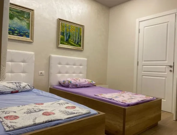 Tirane, jepet me qera apartament 2+1+Ballkon Kati 7, 105 m² 550 € (Spitali American 3)