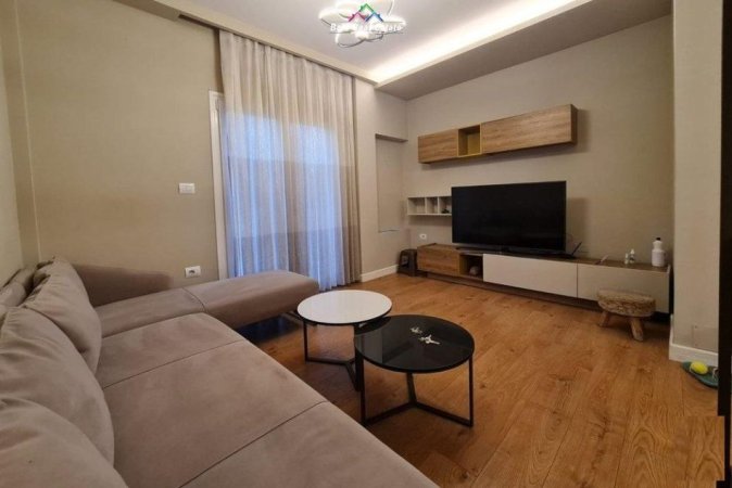 Tirane, jepet me qera Vile 3 Katshe Kati 1, 260 m² 1.500 € (Komuna e Parisit, Selite)