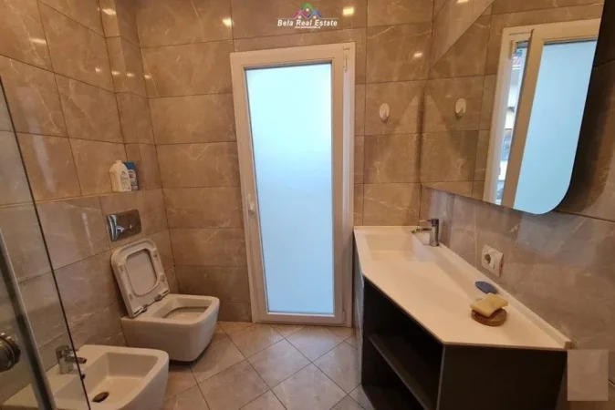 Tirane, jepet me qera Vile 3 Katshe Kati 1, 260 m² 1.500 € (Komuna e Parisit, Selite)
