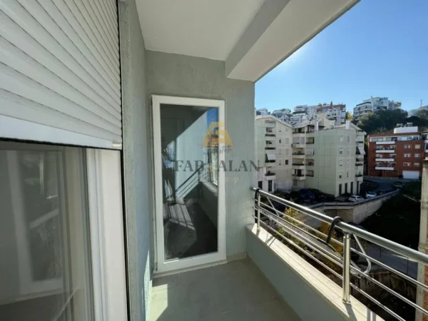 Tirane, shitet apartament 1+1 Kati 4, 63 m² 119.000 € (Kopshti Botanik)