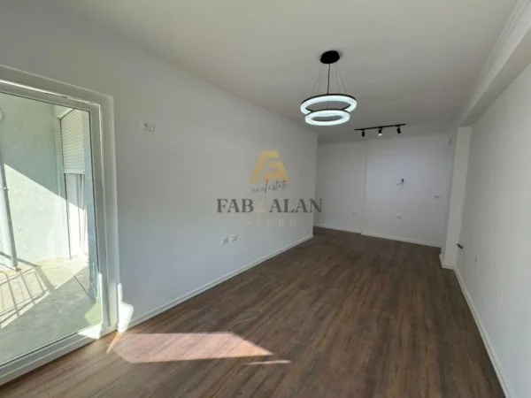 Tirane, shitet apartament 1+1 Kati 4, 63 m² 119.000 € (Kopshti Botanik)