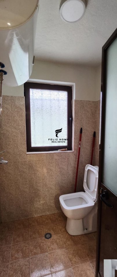 Tirane, jepet me qera apartament 1+1 Kati 0, 70 m² 600 € (ALI DEMI)