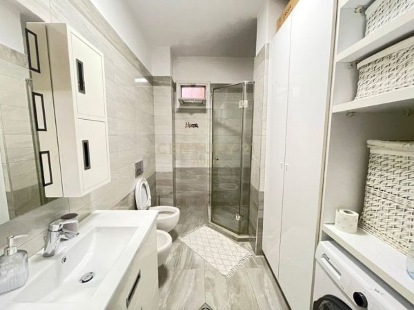 Tirane, jap me qera apartament 2+1 , 85 m² 700 € (Kopshti Botanik Zoologjik)