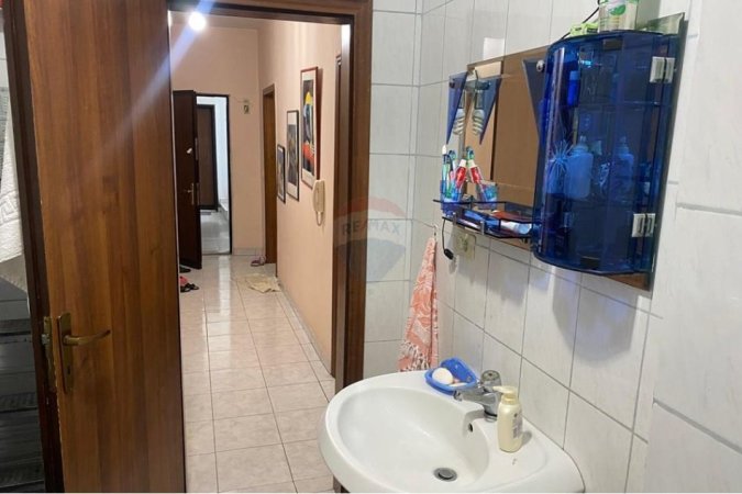 Tirane, shitet apartament 1+1 , 130.000 € (Vasil Shanto)