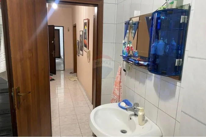 Tirane, shitet apartament 1+1 , 130.000 € (Vasil Shanto)