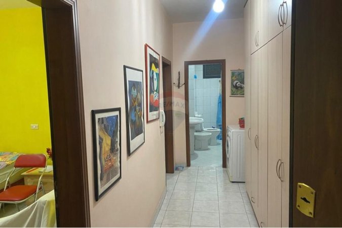 Tirane, shitet apartament 1+1 , 130.000 € (Vasil Shanto)