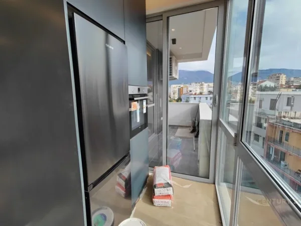 Tirane, jap me qera apartament 3+1+Aneks+Ballkon Kati 4, 110 m² 650 € (Ali Demi)