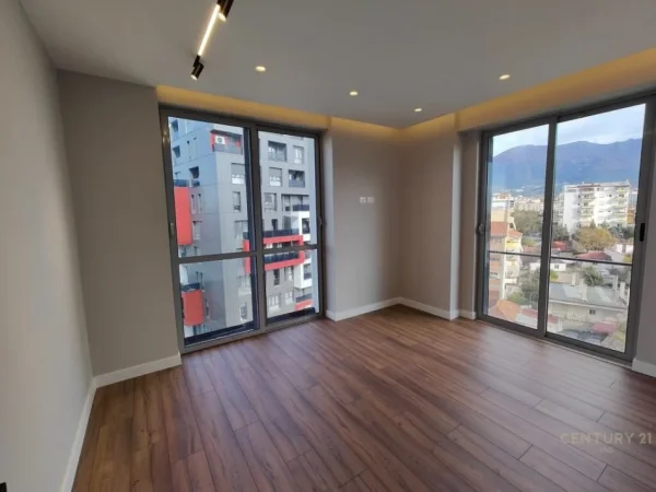 Tirane, jap me qera apartament 3+1+Aneks+Ballkon Kati 4, 110 m² 650 € (Ali Demi)
