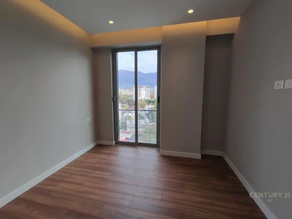 Tirane, jap me qera apartament 3+1+Aneks+Ballkon Kati 4, 110 m² 650 € (Ali Demi)