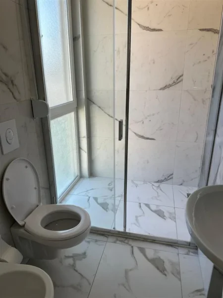 Lezhe Shengjin, shitet apartament 2+1+Ballkon Kati 5, 226.000 € (Rana e Hedhun)