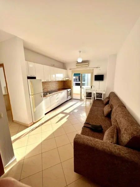 Tirane, shes apartament 1+1+Ballkon Kati 6, 56 m² 160.000 € (Rr. Sami Frasheri te Petronini)