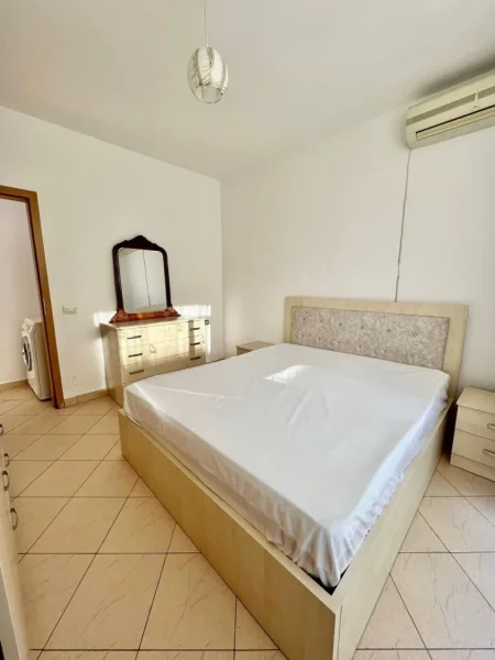 Tirane, shes apartament 1+1+Ballkon Kati 6, 56 m² 160.000 € (Rr. Sami Frasheri te Petronini)