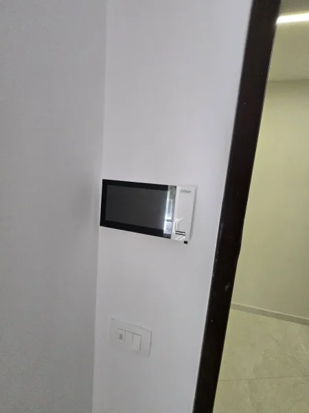 Tirane, jepet me qera zyre Kati 5, 110 m² 1.200 € (Faik Konica)