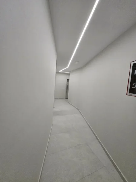 Tirane, jepet me qera zyre Kati 5, 110 m² 1.200 € (Faik Konica)