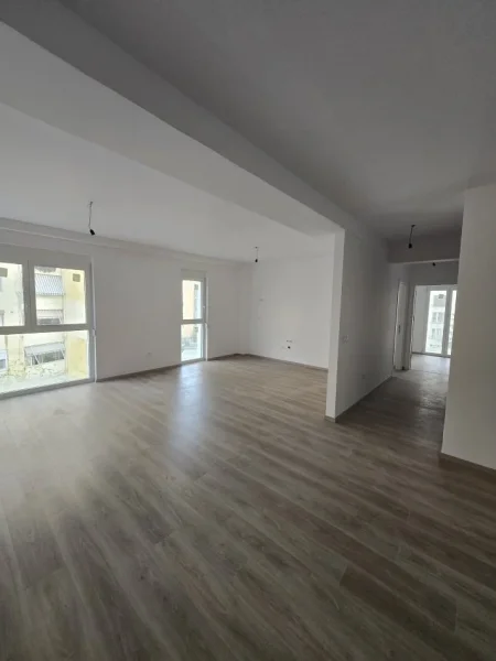 Tirane, jepet me qera Kati 4, 110 m² 1.199 € (Faik Konica)