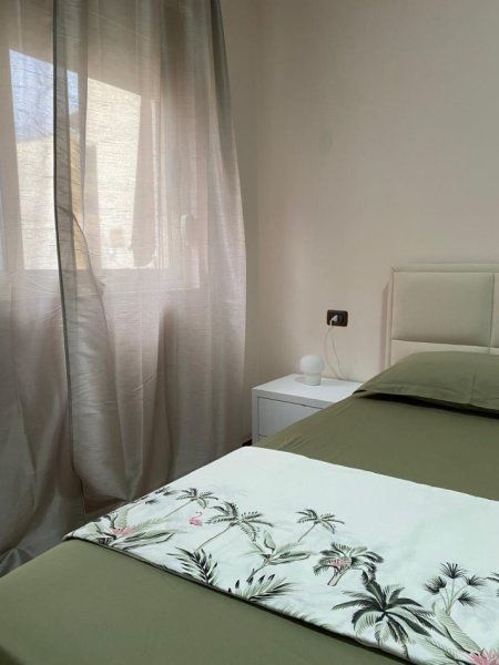 Tirane, shes apartament 1+1+Ballkon Kati 3, 60 m² 180.000 € (Rr. Him Kolli te shkolla Konferenca e Pezes)