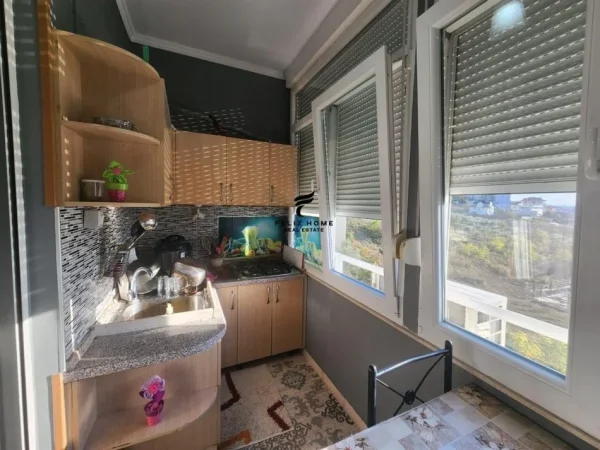 Tirane, shitet apartament 2+1 Kati 3, 105 m² 140.000 € (FRESKU)