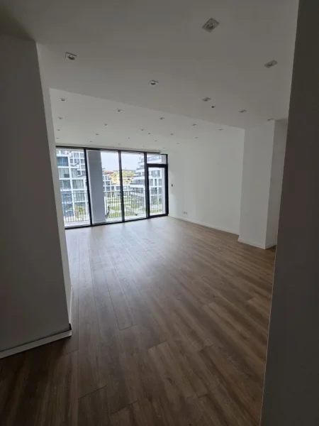 Tirane, jepet me qera Kati 2, 82 m² 1.000 € (Rruga Kosovareve)