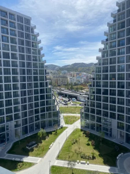 Tirane, jepet me qera Kati 2, 82 m² 1.000 € (Rruga Kosovareve)