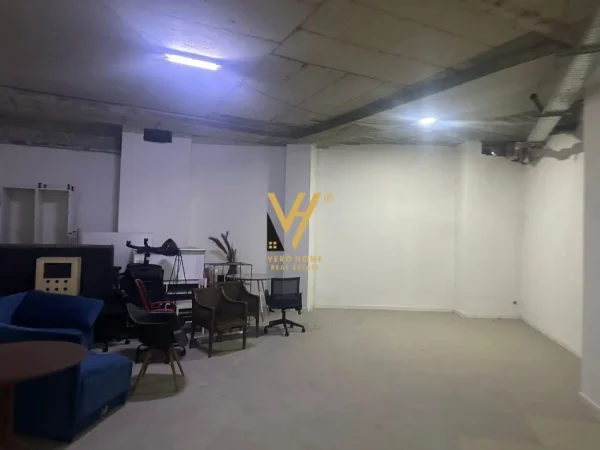 Tirane, jepet me qera ambjent biznesi Kati -1, 620 m² 14.000 € (QENDER)
