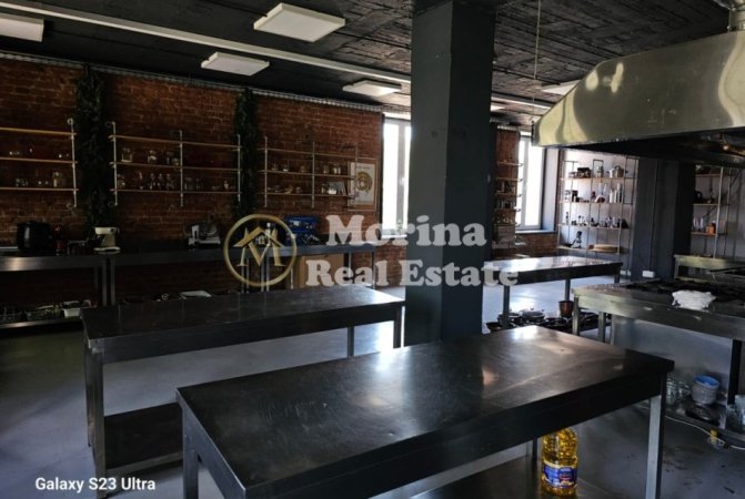 Tirane, jepet me qera ambjent biznesi Kati 2, 850 m² 2.500 € (Kombinat)