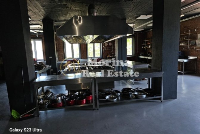 Tirane, jepet me qera ambjent biznesi Kati 2, 850 m² 2.500 € (Kombinat)