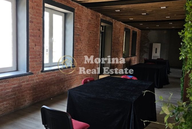 Tirane, jepet me qera ambjent biznesi Kati 2, 850 m² 2.500 € (Kombinat)