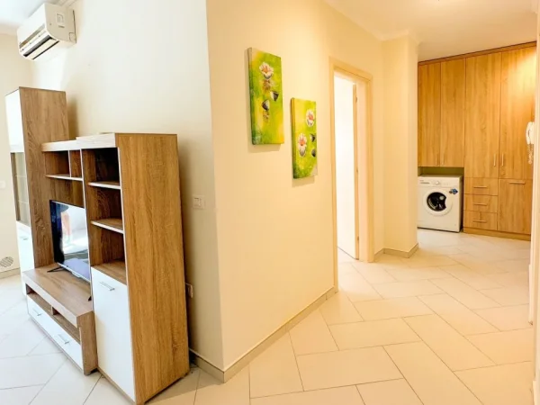 Tirane, jepet me qera apartament 2+1 Kati 6, 77 m² 650 € (Prane pallatit me shigjeta)