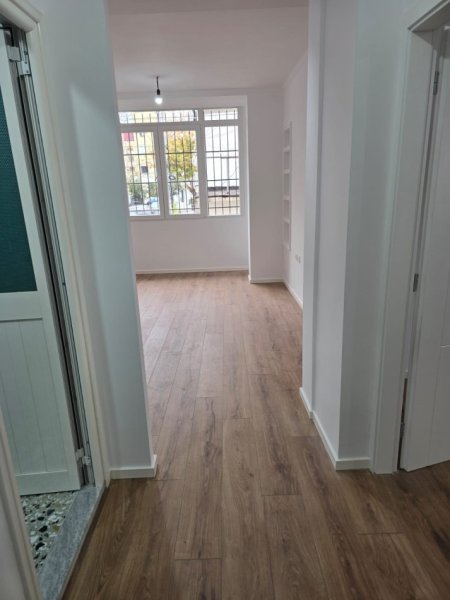 Tirane, shitet apartament 2+1 Kati 3, 65 m² 120.000 € (Rr.Ferit Xhajko . Medreseja)