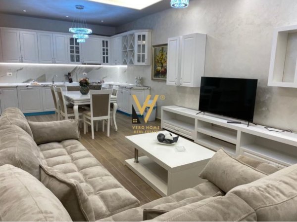 Tirane, jepet me qera apartament 2+1+Ballkon Kati 7, 110 m² 550 € (SPITALI AMERIKAN 3,)