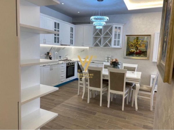 Tirane, jepet me qera apartament 2+1+Ballkon Kati 7, 110 m² 550 € (SPITALI AMERIKAN 3,)