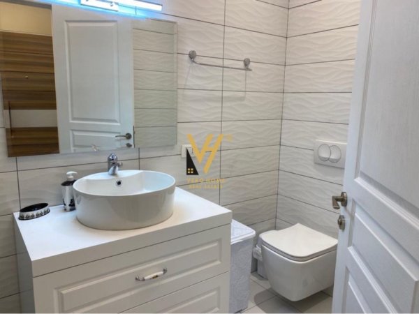 Tirane, jepet me qera apartament 2+1+Ballkon Kati 7, 110 m² 550 € (SPITALI AMERIKAN 3,)