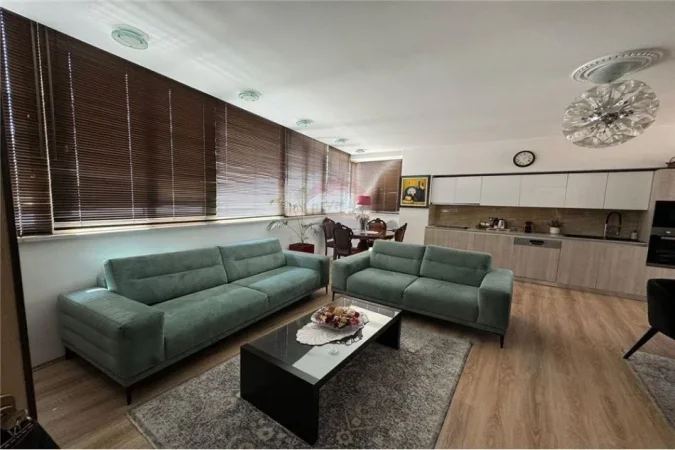 Tirane, jepet me qera apartament duplex Dublex Kati 4, 130 m² 1.200 € (Komuna e Parisit)