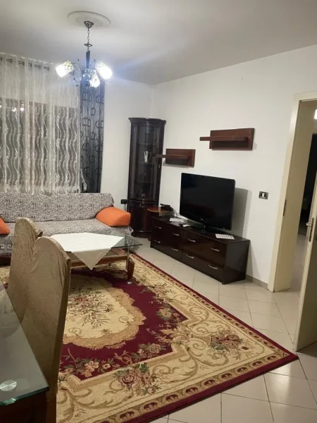 Tirane, jepet me qera apartament 2+1 , 400 € (Liqeni i Thate)