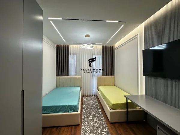 Tirane, jepet me qera apartament 2+1 Kati 3, 117 m² 1.000 € (FARMACIA 10)