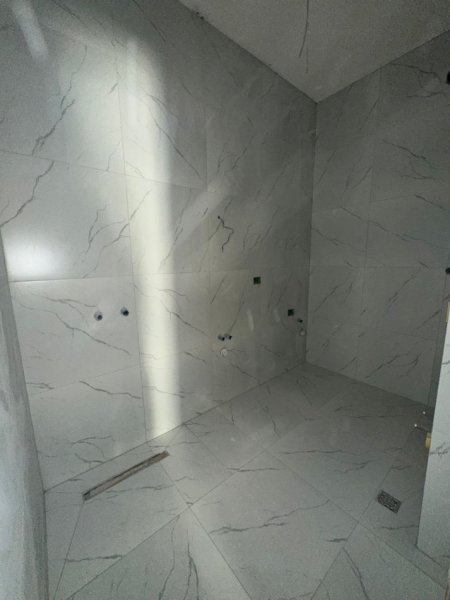 Tirane, shitet apartament 1+1+Ballkon Kati 4, 71 m² 248.150 € (Rruga e Kosovareve)