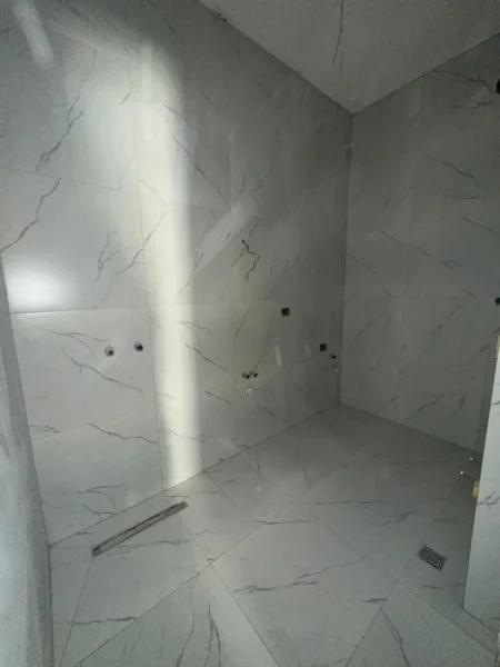 Tirane, shitet apartament 1+1+Ballkon Kati 4, 71 m² 248.150 € (Rruga e Kosovareve)