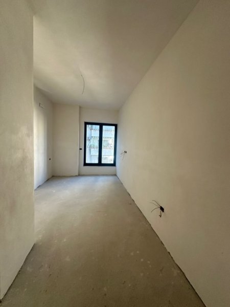 Tirane, shitet apartament 1+1+Ballkon Kati 4, 71 m² 248.150 € (Rruga e Kosovareve)
