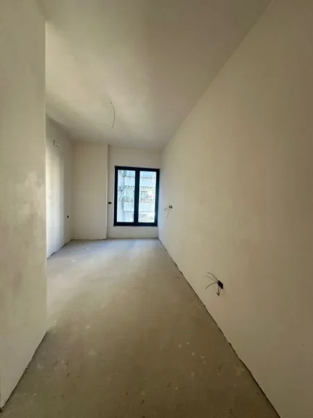 Tirane, shitet apartament 1+1+Ballkon Kati 4, 71 m² 248.150 € (Rruga e Kosovareve)