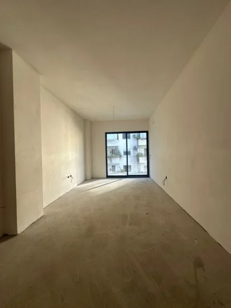 Tirane, shitet apartament 1+1+Ballkon Kati 4, 71 m² 248.150 € (Rruga e Kosovareve)