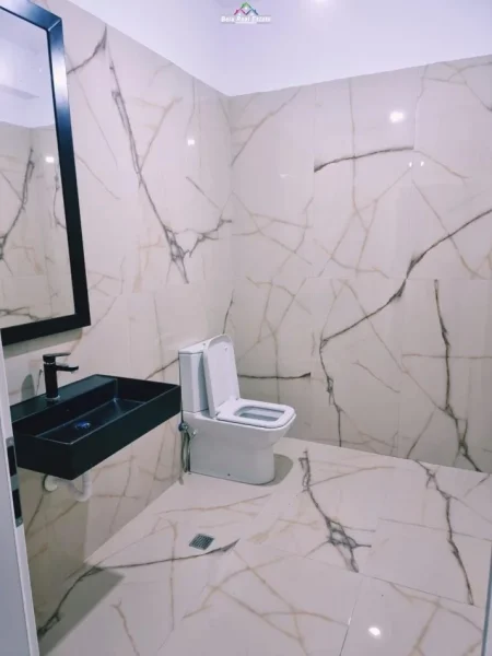 Tirane, jepet me qera dyqan Kati 0, 80 m² 500 € (Ali Dem)