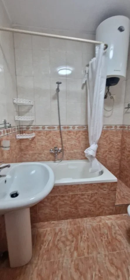 Tirane, jepet me qera apartament 1+1 Kati 3, 63 m² 68.000 € (Komuna parisit)