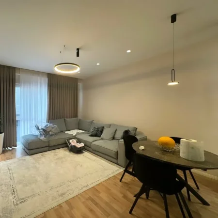 Tirane, shitet apartament 1+1 , 75 m² 145.000 € (5 Maji)