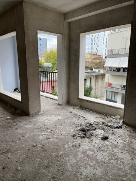 Tirane, shitet apartament 1+1+Ballkon Kati 5, 74 m² 99.900 € (Rruga e Dibres)