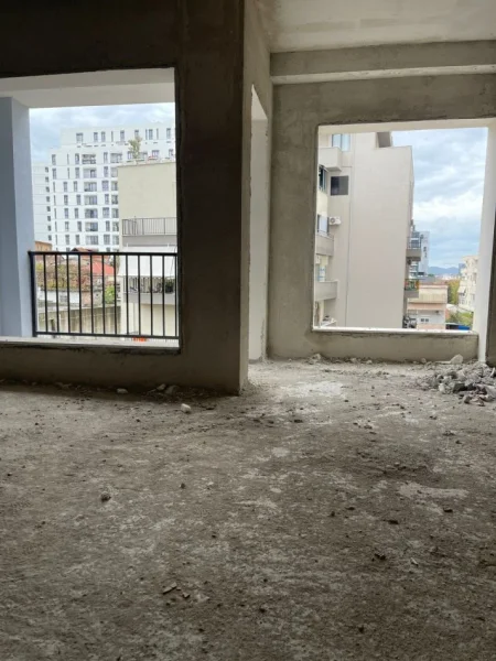 Tirane, shitet apartament 1+1+Ballkon Kati 5, 74 m² 99.900 € (Rruga e Dibres)